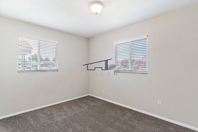 Building Photo - Washington Terrace 2 Bedroom Home!
