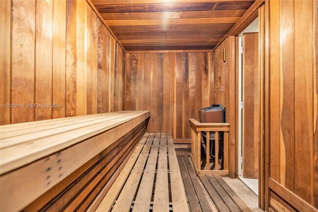 Building Photo - 1623 Collins Ave