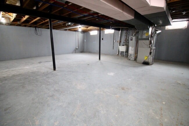Building Photo - 30014 Lonnie Dr