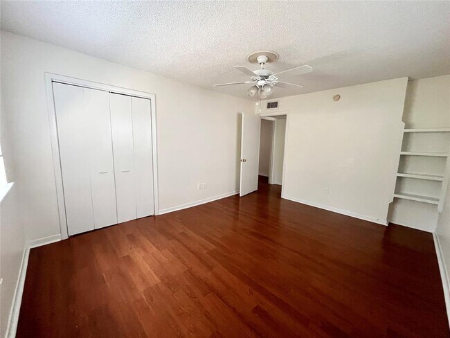 Building Photo - 3106 Duval St