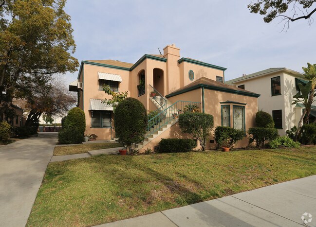 Primary Photo - 817 E Doran St
