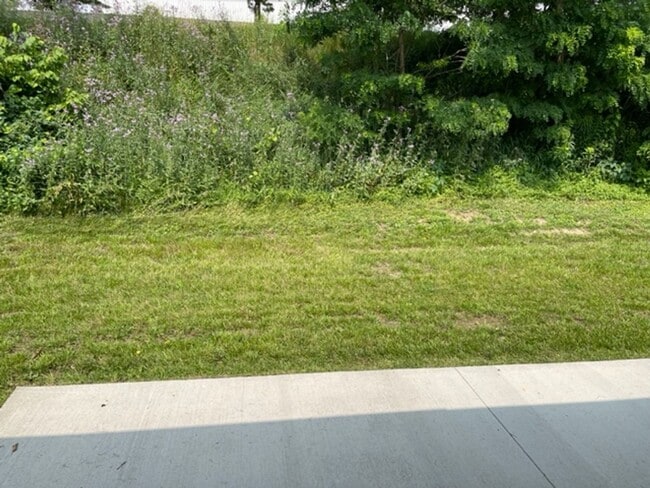 Building Photo - ONTARIO SCHOOLS - 2BR 1BA HALF DUPLEX!
