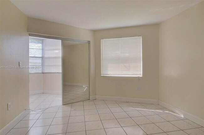 Building Photo - 1611 NE Miami Gardens Dr
