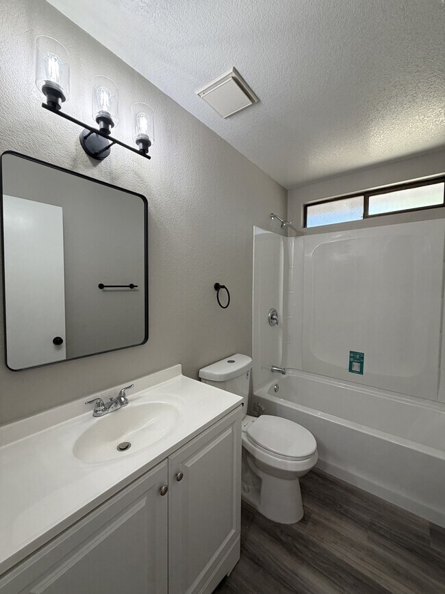 Building Photo - 1120 Landreth Ct