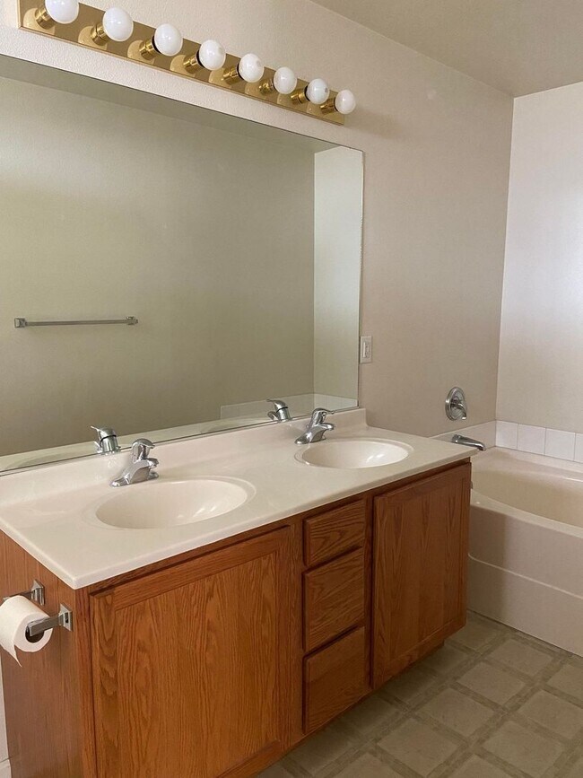 Building Photo - Now Available -  4bedroom home in Fallon! Schedule future tour to view home. Move in special!