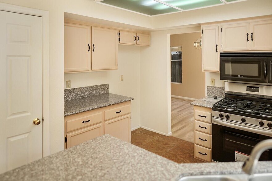 Building Photo - 1512 Siberian Ct