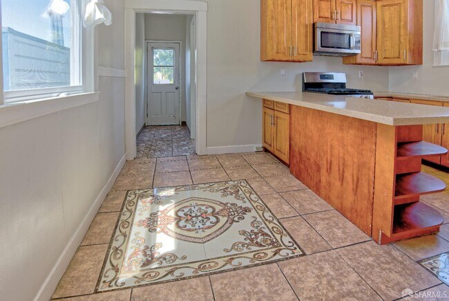 Building Photo - 1218 York St