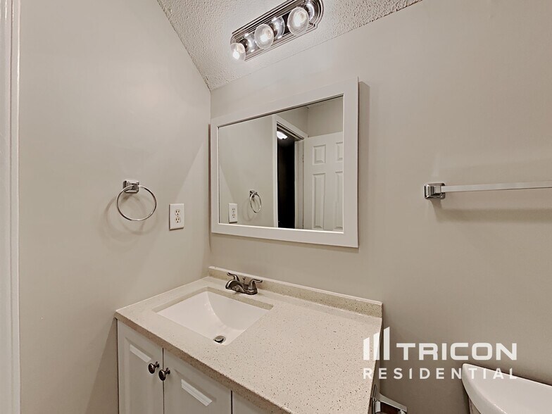 Building Photo - 5472 Brickleberry Way