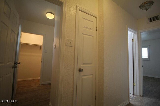 Building Photo - 2529 Jackson Ave