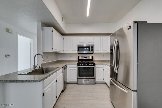 Building Photo - 5655 E Sahara Ave
