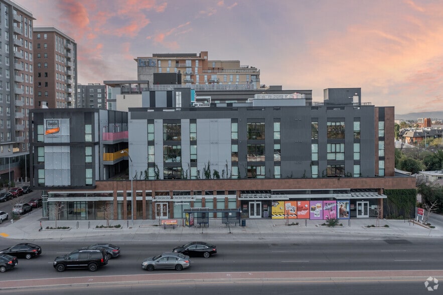 Building Photo - Hub Speedway