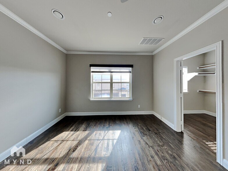 Building Photo - 2805 Lindale Dr