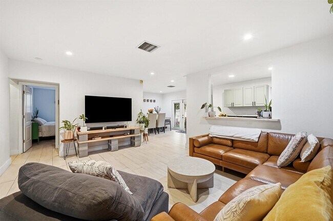 Building Photo - North 31st Avenue, Hollywood, FL 33021 - 3 BR 2 BA house