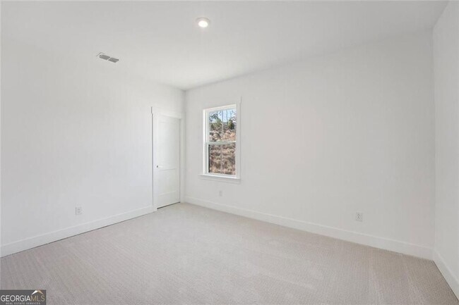 Building Photo - 2815 Medford Dr