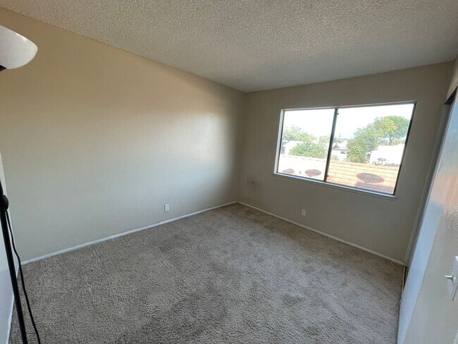 Building Photo - 2BD/1.5BA Condo in Rialto!