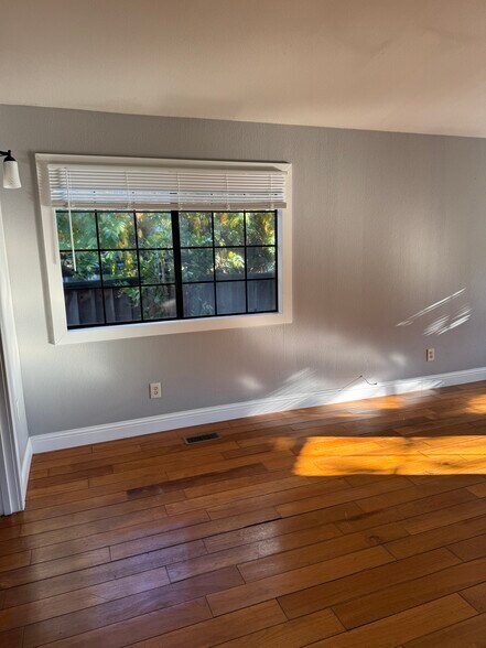 Building Photo - 764 N Regatta Dr