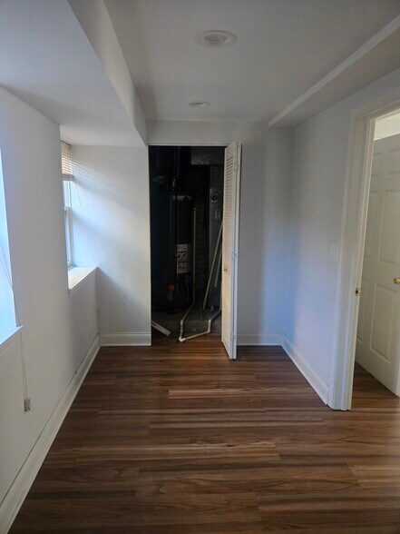 Primary Photo - 2325 W Rice St