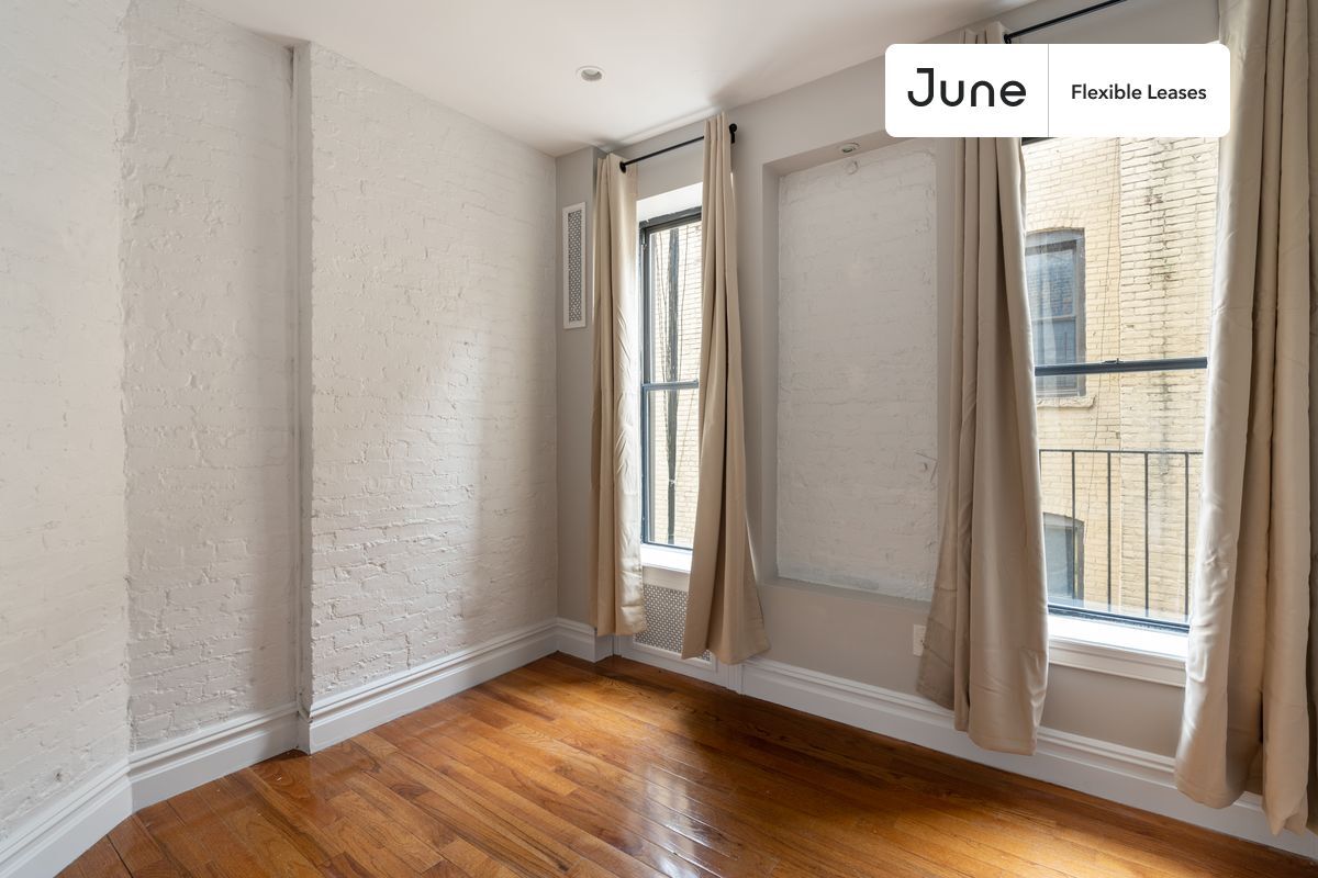 Building Photo - 826 9th Ave