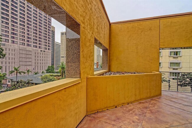 Building Photo - 801 Ash St