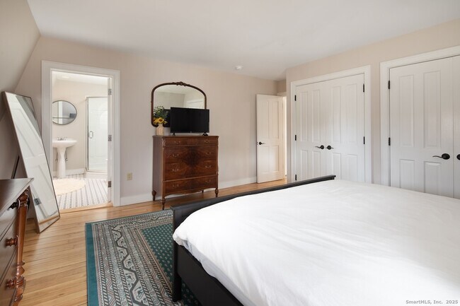 Building Photo - 31 Sharon Rd