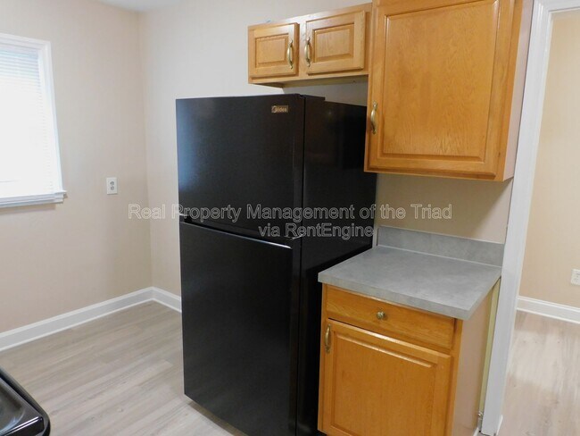 Building Photo - 915 Idlewood Dr