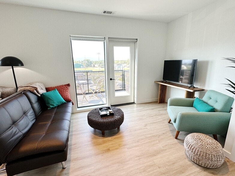 Building Photo - Cannery Flats