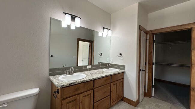 Building Photo - Great Home in Loveland
