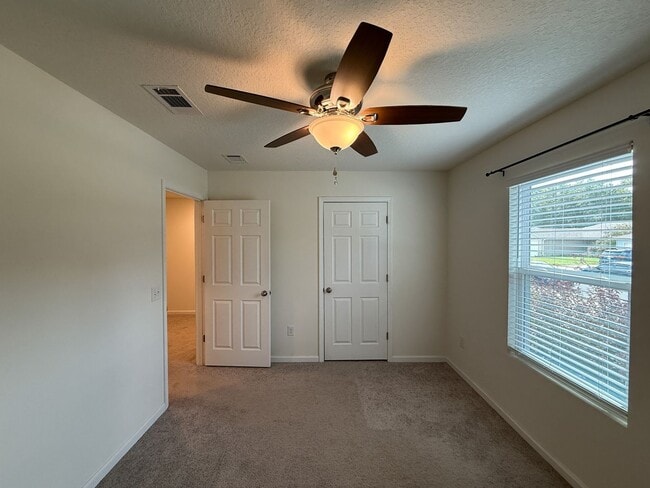 Building Photo - 3 Bedroom 2 Bath Home Located off 9 Mile R...