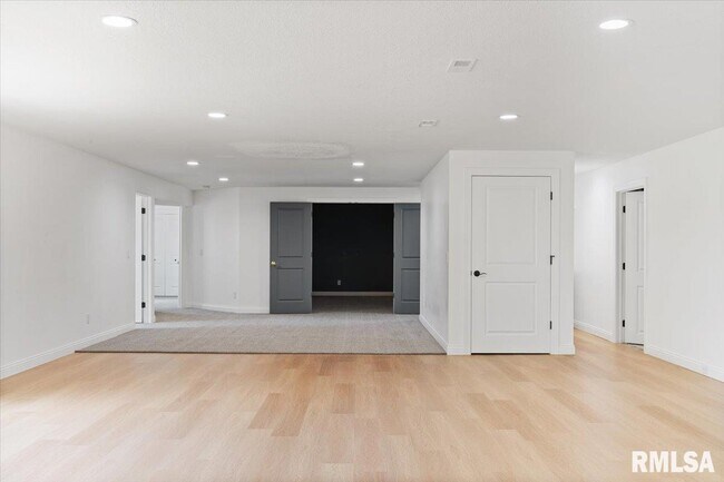 Building Photo - 6817 Timber Ct