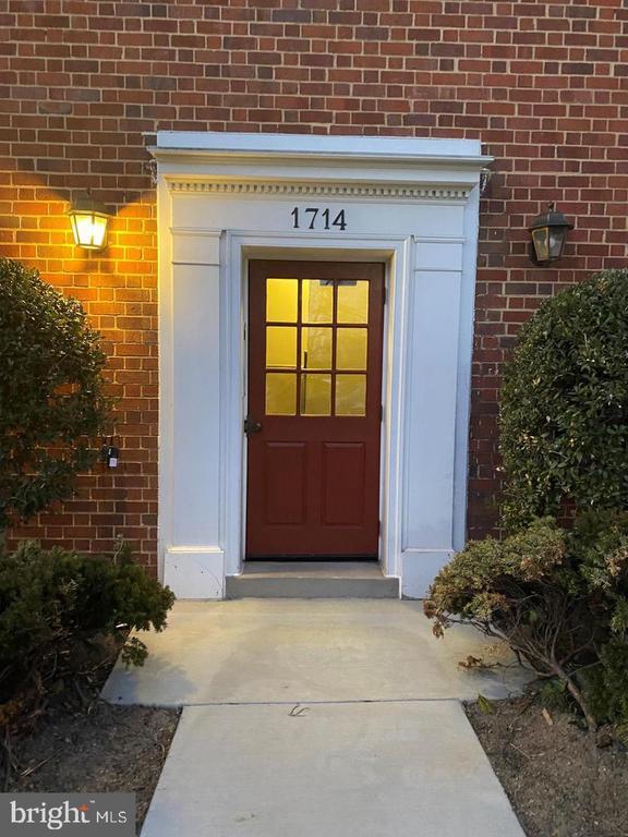 Building Photo - 1714 W Abingdon Dr
