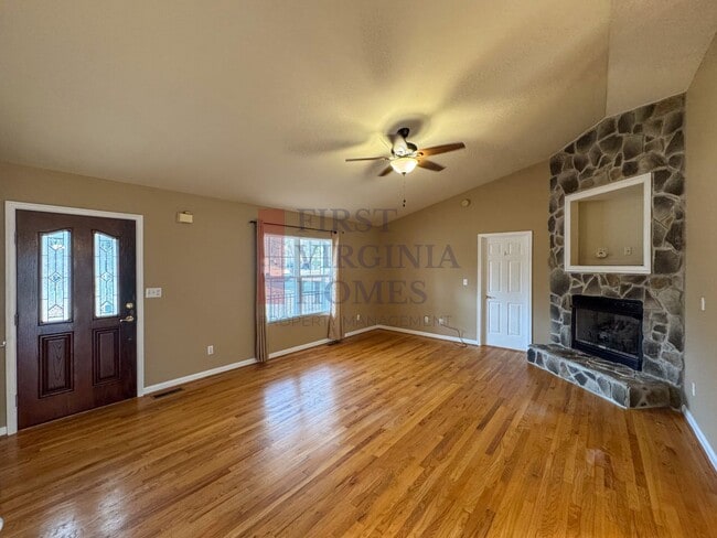 Building Photo - 3 Bedroom/2 Bath Lake Monticello Monticello Rental