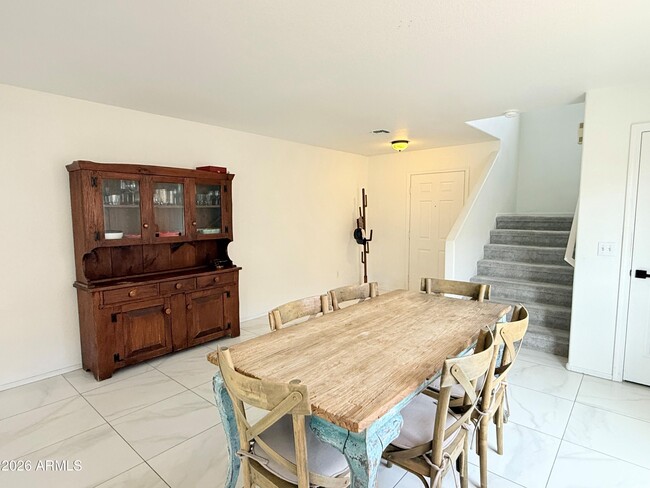 Building Photo - 3033 E Santa Rosa Dr