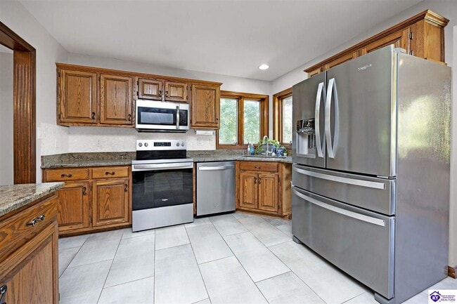 Building Photo - 306 Forest Trce