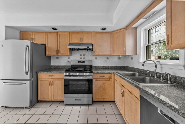 Building Photo - 311 10th St