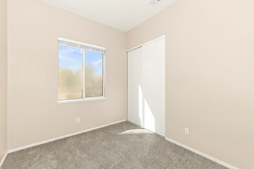 Building Photo - 265 Prairie Rose St