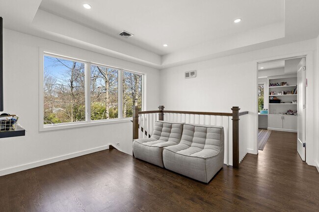 Building Photo - 425 Highview Rd