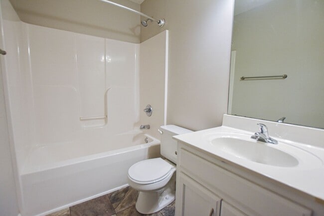 Building Photo - Pet Friendly Three Bedroom!