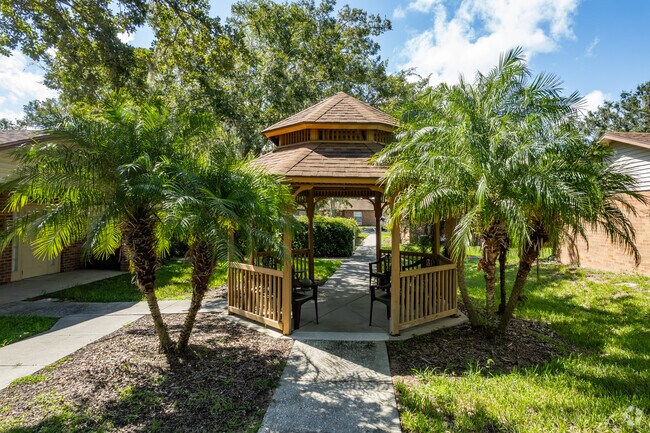 1575 David Walker Dr Tavares, FL 32778-4971 - Lakebreeze Apartments