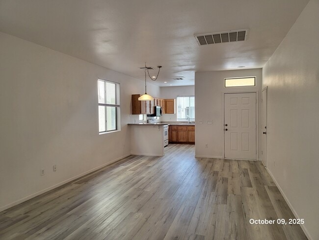 Building Photo - 9708 Villa Lorena Ave