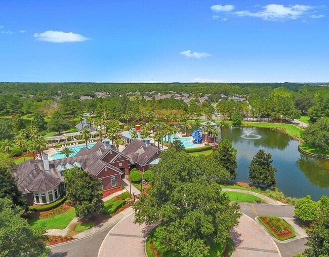Building Photo - For Rent!!!!!  Spacious Living & Resort-Style Fun in Hamilton Glen!