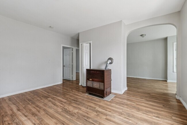 Building Photo - 344 Jencks St