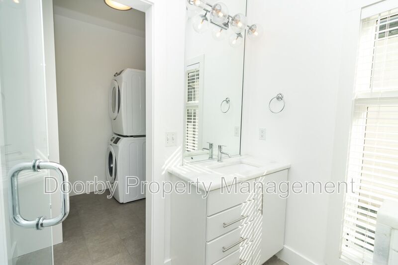 Building Photo - 1522 Adams St