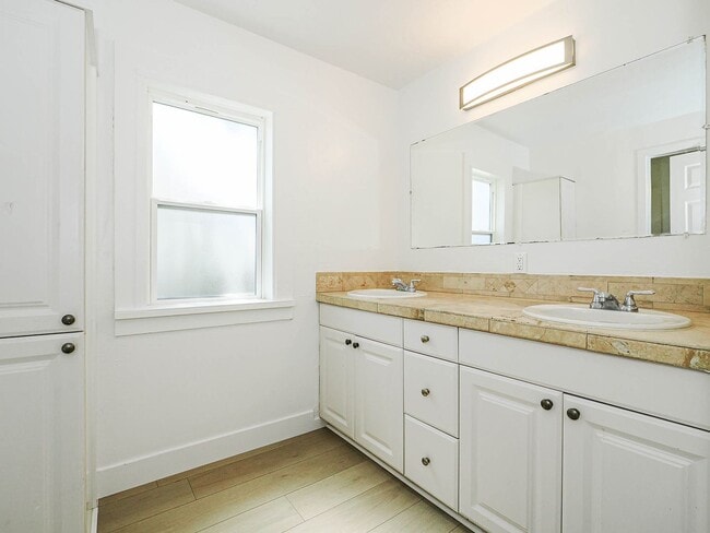 Building Photo - 3 Bed Bungalow Near BYU & UVU – Large Private Yard