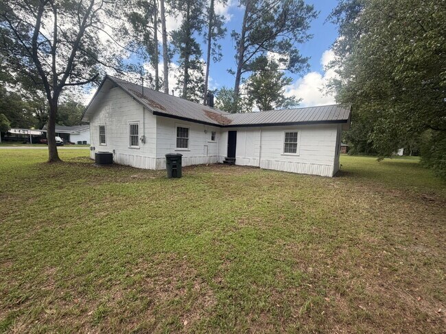 Building Photo - House for Rent