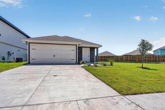 Building Photo - 1128 Northfield Dr