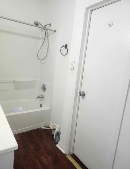 Building Photo - 412 Oneida St