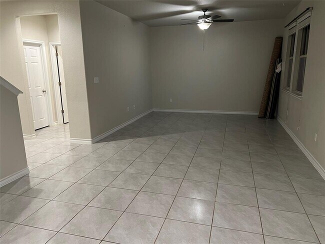 Building Photo - 341 Mary Max Cir