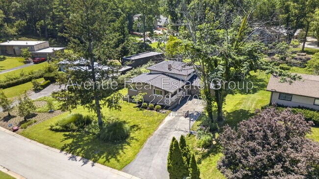 Building Photo - 6 The Knolls Ln