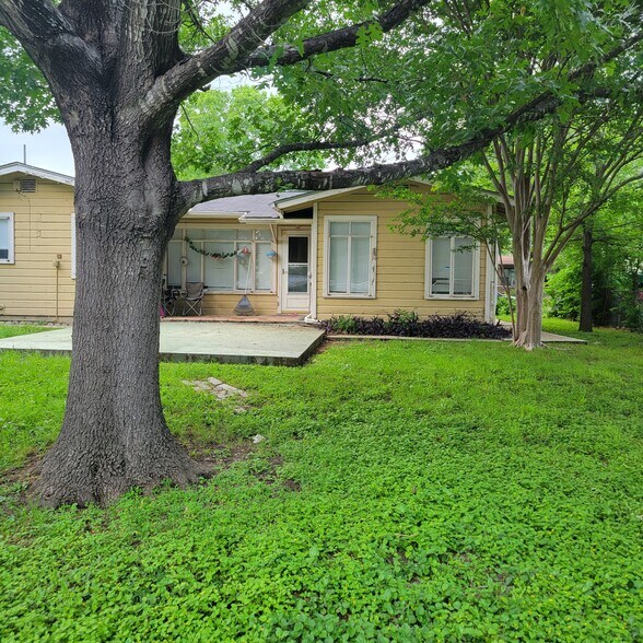 Building Photo - 590 Lively Dr