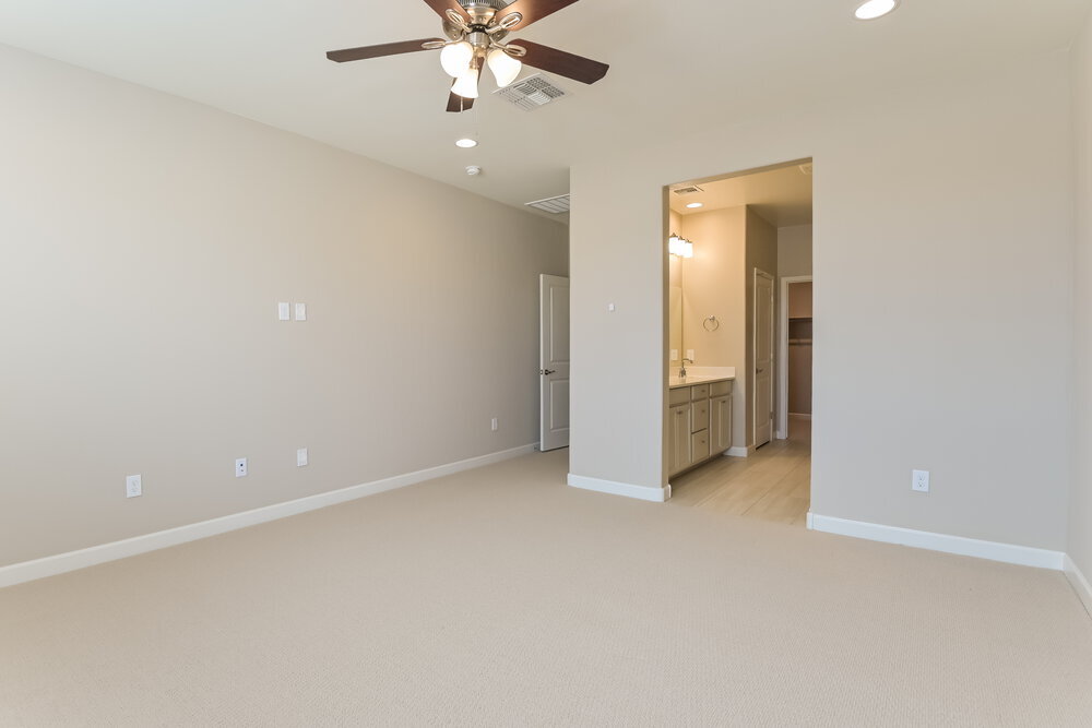 Building Photo - 13854 E Red Oaks Dr